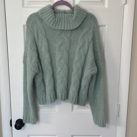 Mint green sweater 🌊 - Picture 7 of 7